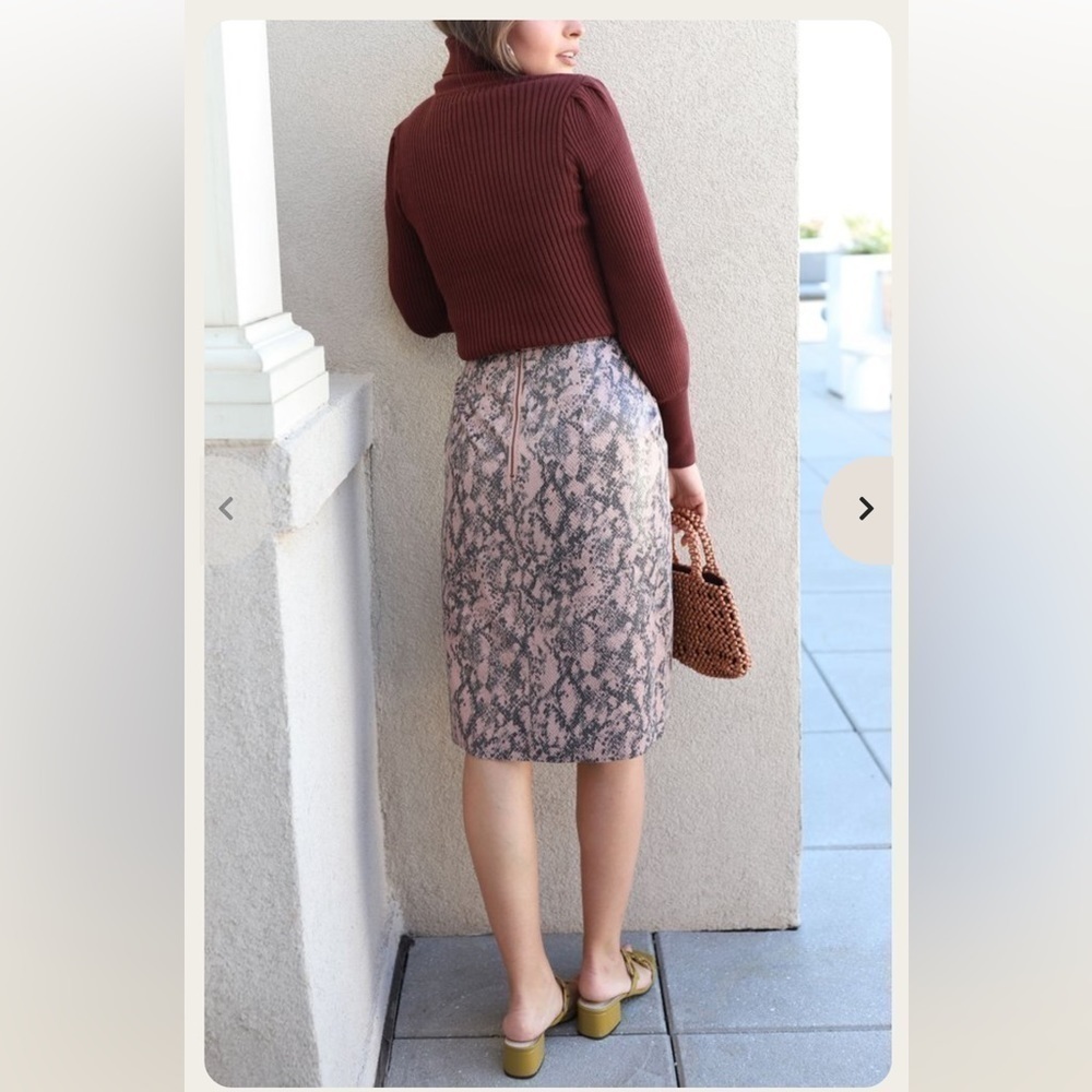 Moon River Pink snakeskin midi skirt - Picture 3 of 10